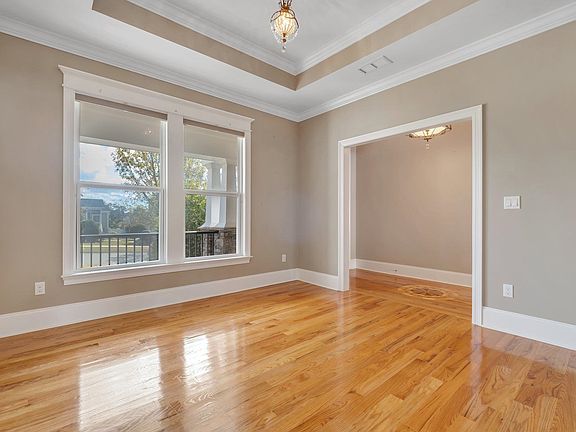 5th image of 3174 Duxbury Ln