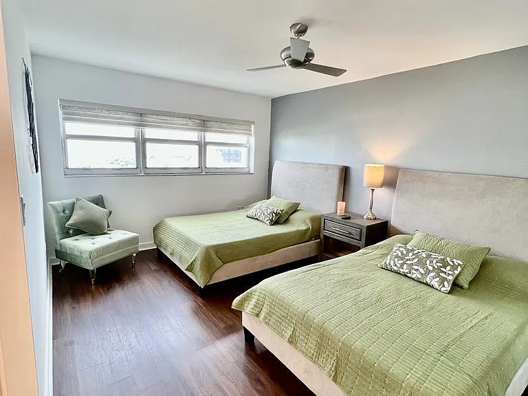 1881 Washington Ave #10E — Photo 4