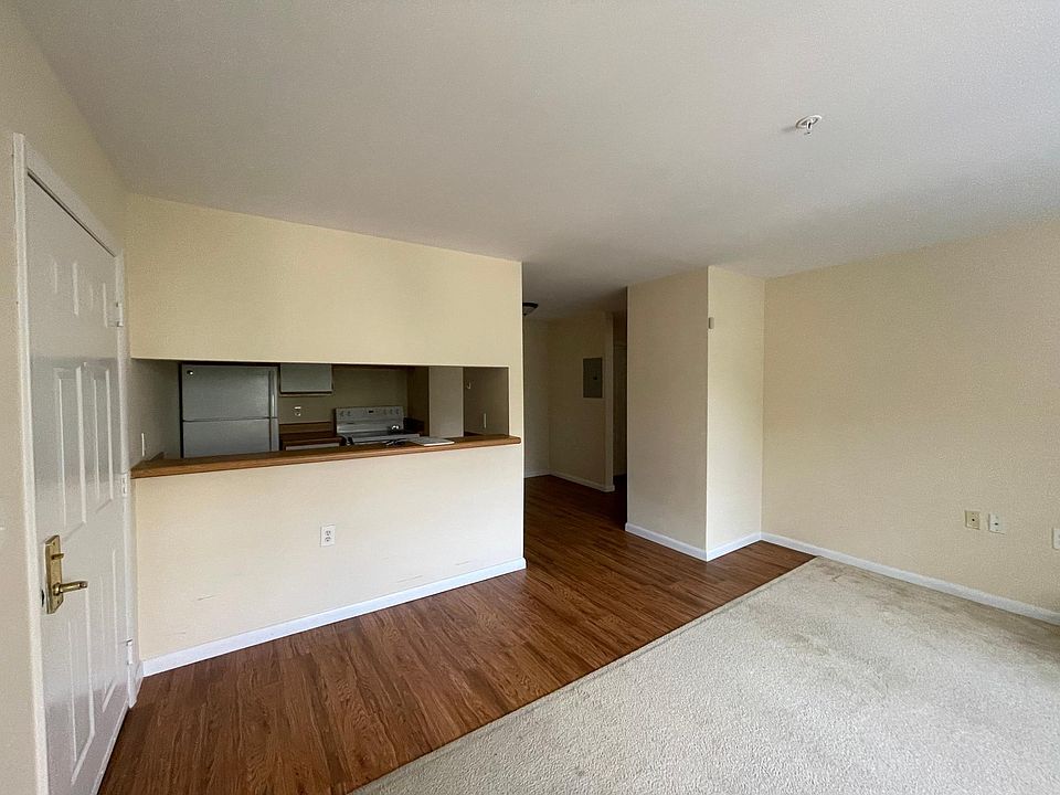 2nd image of 100 Tarryhill Way #130