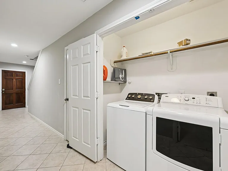 1405 Bailey St — Photo 6