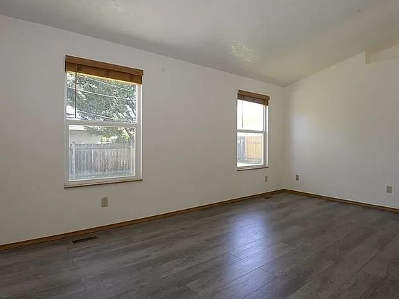 5th image of 104 N Vinson St #1