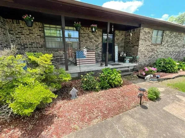 1217 E Main St, Green Forest, AR 72638