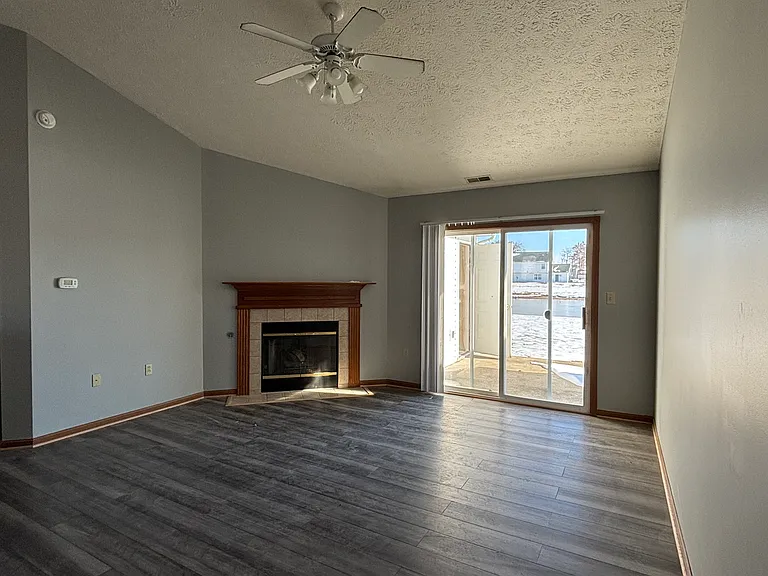 407 Vineyards Ct #407 — Photo 3