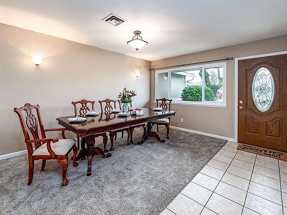 3rd image of 9067 Leatham Ave