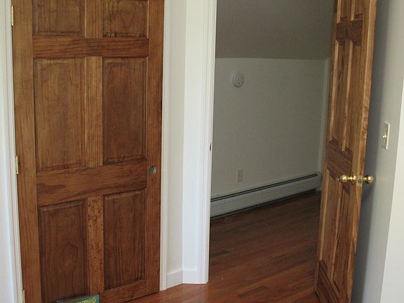 Bedroom/hallway
