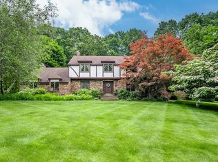 28 Hemingway Rd, Wilbraham, MA 01095