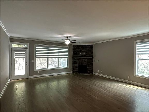 4th image of 2714 Prado Ln
