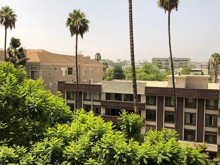 100 S Doheny Dr #523 — Photo 37