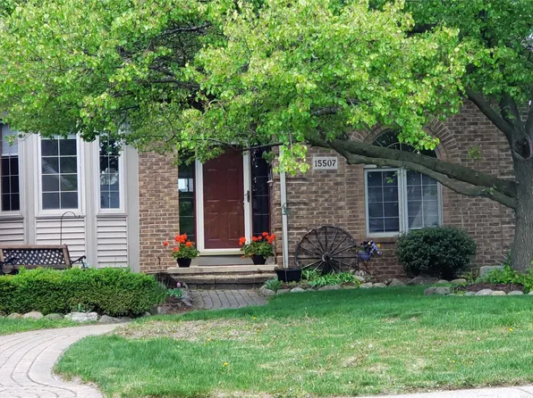 15507 White Oak Dr, Fraser, MI 48026
