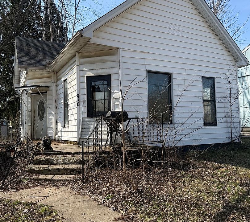 1st image of 916 W Front St