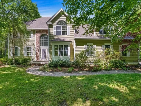 59 Smith Rd, Northborough, MA 01532