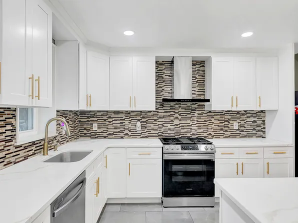 2008 East 52nd Street image 19 of 34