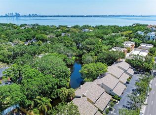 2927 W Gandy Blvd, Tampa, FL 33611