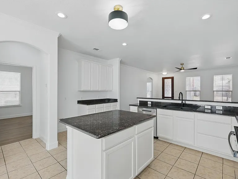 924 Charleston Ln — Photo 22