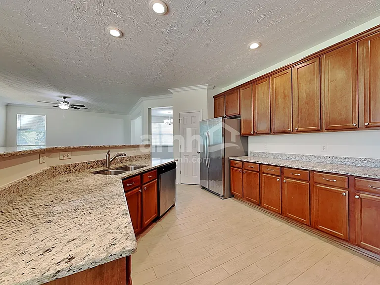 76 Parkmont Ct — Photo 4