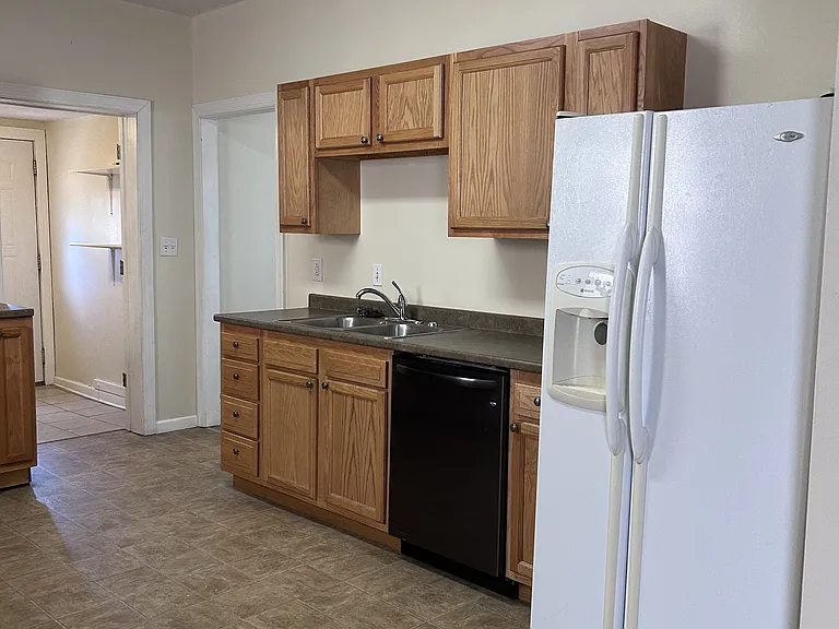 1141 Charleston St — Photo 11