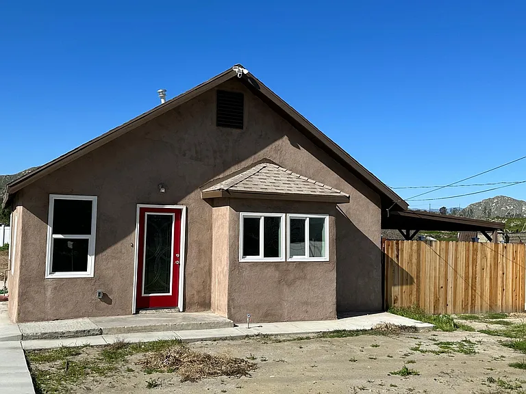 3343 Wallace St — Photo 2