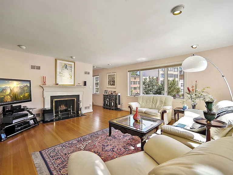 837 New Hampshire Ave NW — Photo 6