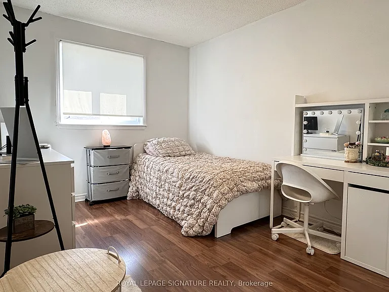602 Gibney Cres — Photo 11