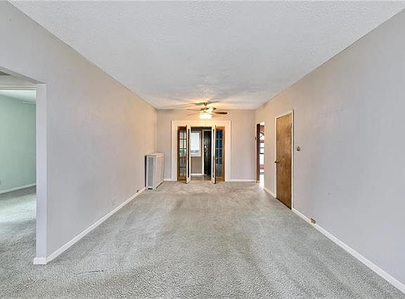 4th image of 6918 Oleatha Ave