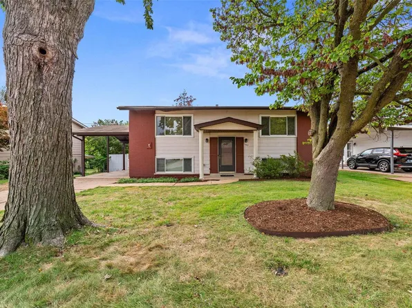 11812 Welcome Dr, Maryland Heights, MO 63043