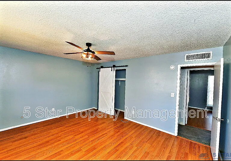 10117 Mercedes St — Photo 26