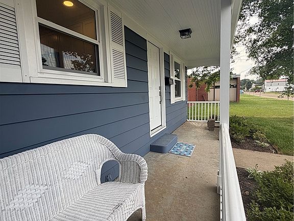 2nd image of 712 41st St