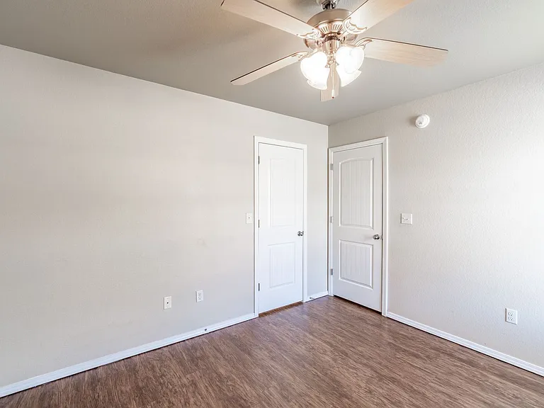 2763 Oakview Rd — Photo 10