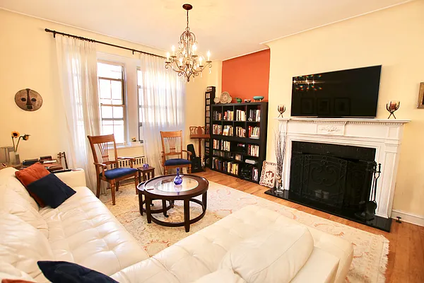 Sold by Remax City Square | media 3