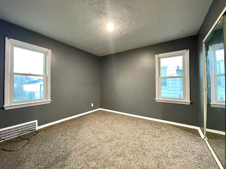 14207 Tabor Ave — Photo 6