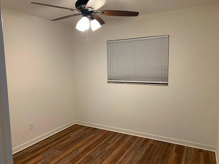 2115 W Kirby St — Photo 11