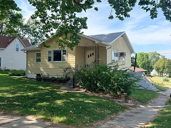 2nd image of 402 W Pleasant Valley St