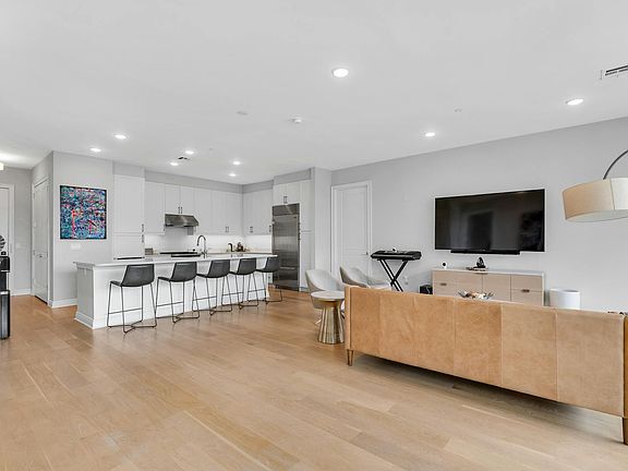 2nd image of 3 Somerset Ln Unit 302