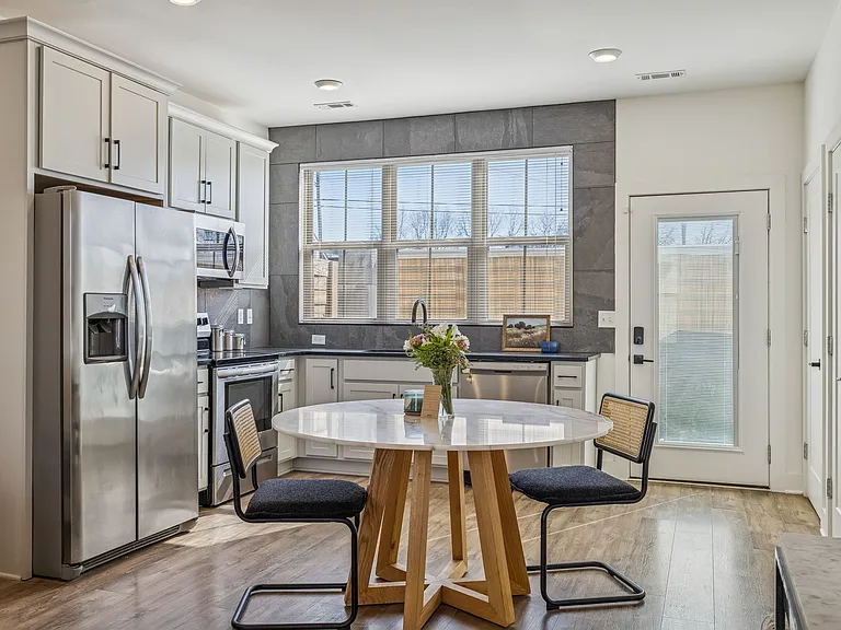 100 Thompson Ln #6 — Photo 19