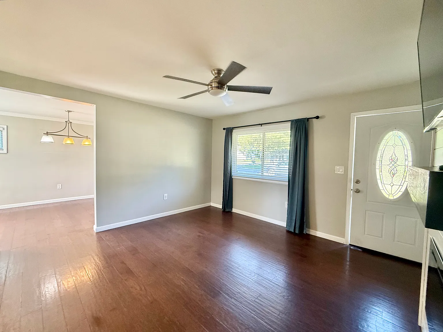 3 bed, 1084 sqft, $2,000 — Photo 2