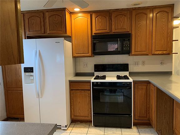 2nd image of 2660 Glenny Ln