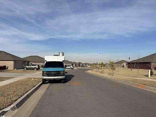 4th image of 695 Foxtail Dr