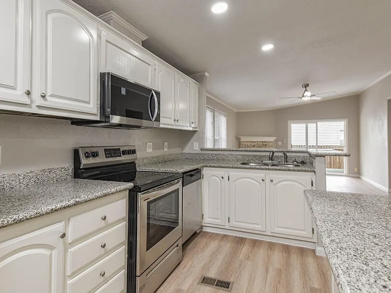 10210 Berrypatch Ln — Photo 14