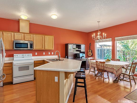 4th image of 1264 NE Birkshire Ct
