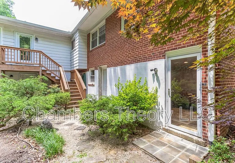10211 Fox Ln — Photo 9