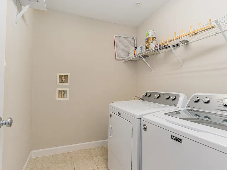 114 Primrose Ln — Photo 12
