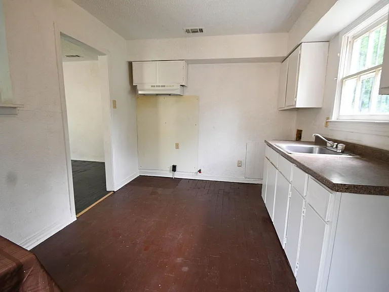 2650 Scotland Dr — Photo 8
