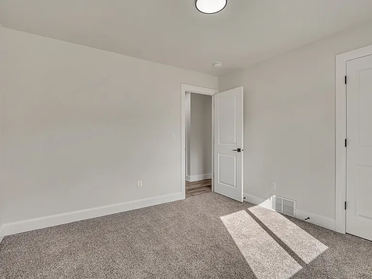 598 Canyon Rd — Photo 10
