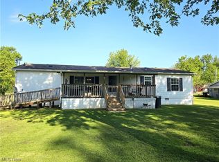 94 Hemlock St, Elizabeth, WV 26143