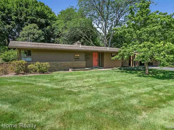 5660 Crabtree Rd, Bloomfield Hills, MI 48301