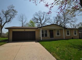 8 S Boxwood Ln, O Fallon, MO 63366
