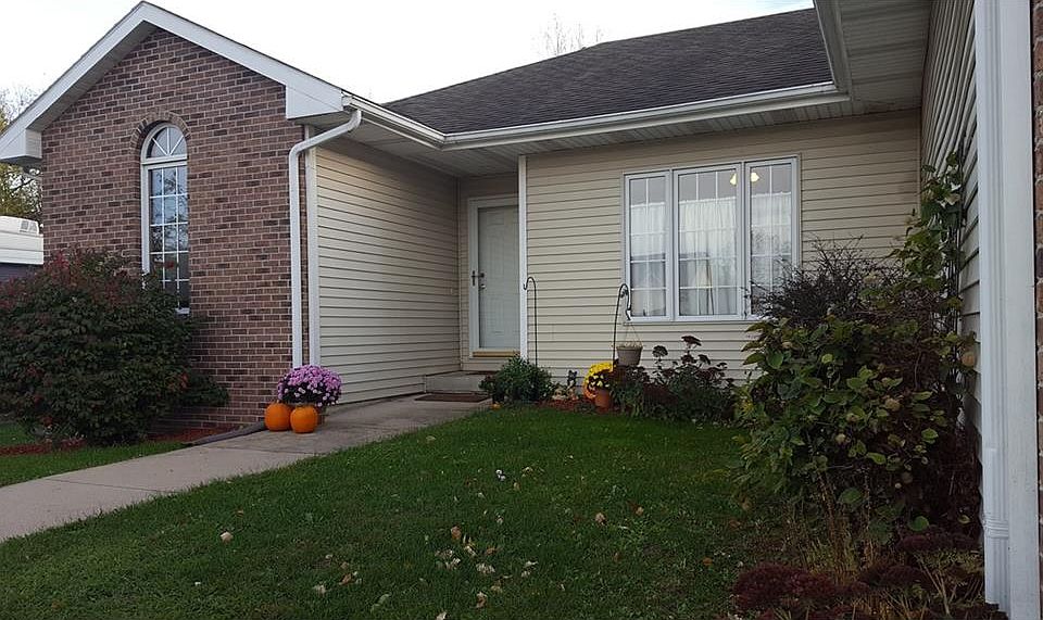 1st image of 930 Woodland Dr