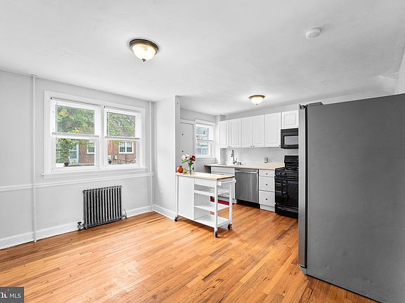 3rd image of 1719 Chestnut St