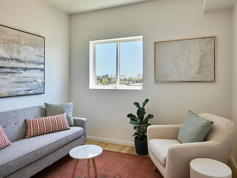 636 N Juanita Ave — Photo 13