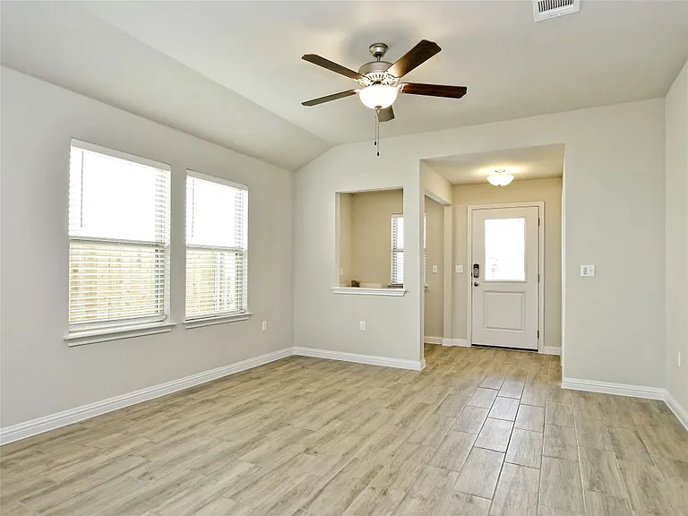 8205 Cottage Rose Dr — Photo 8